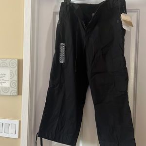 Liz Claiborne Lizwear Cropped Black Cargo pants NWT size 10
